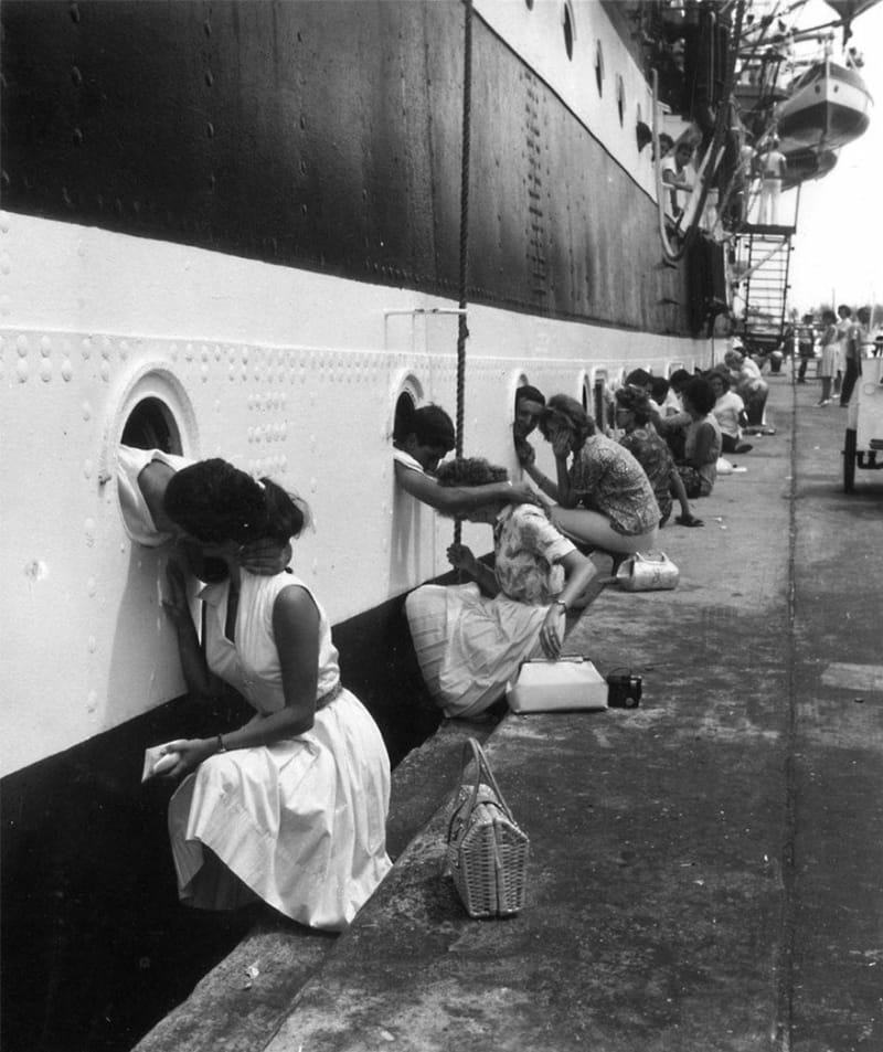 Námořníci se loučí roku 1963 před odjezdem do Egypta