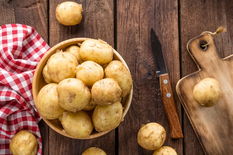 Chlad u brambor mění chuť, po pobytu v lednici se mohou stát sladkými.