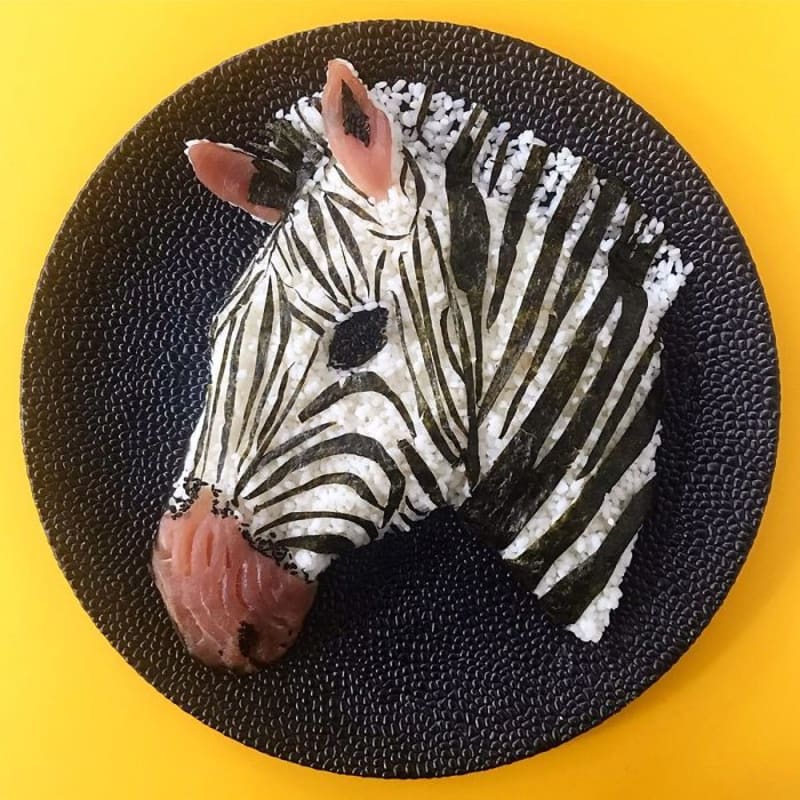 Zebra jako sushi - s čerstvým tuňákem a řasou nori.