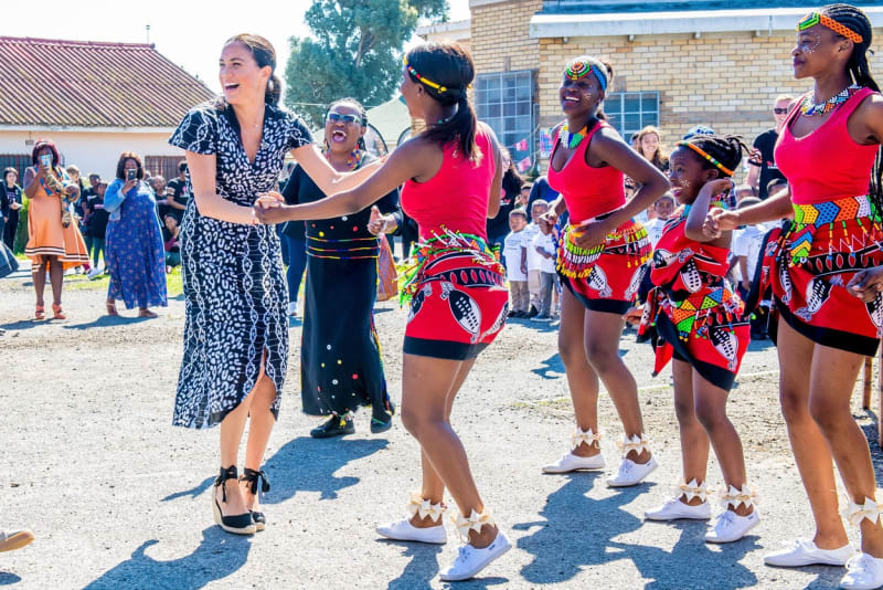 Vévodkyně Meghan zkouší tradiční jihoamerický tanec