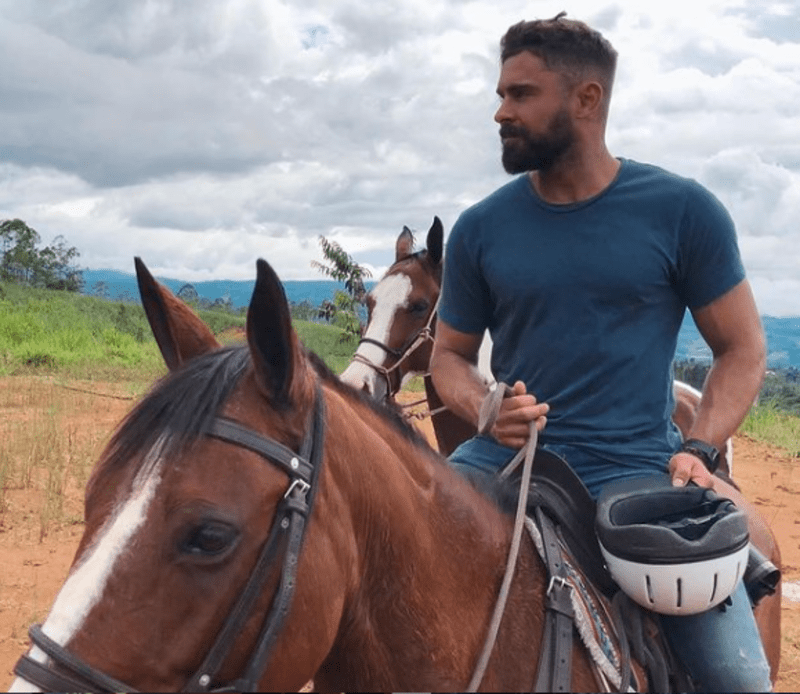 Zac Efron rád jezdí i na koních