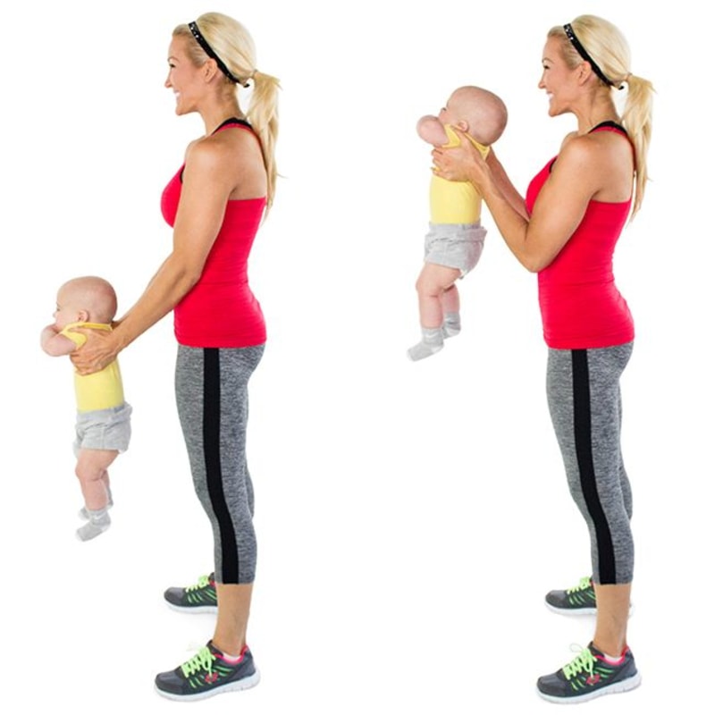 Bicepsy - dítě držte před sebou, pokrčujte lokty a držte je přitom u těla