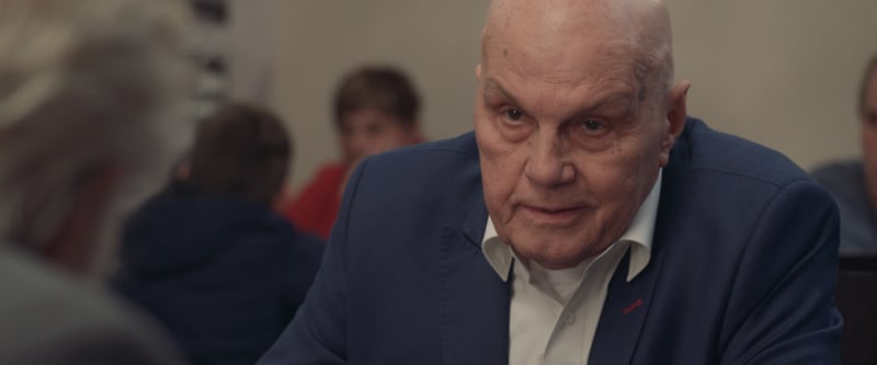 Jan Přeučil ve filmu Stáří není pro sraby.