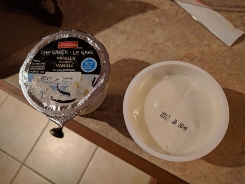 Tento jogurt má datum spotřeby přímo...na jogurtu