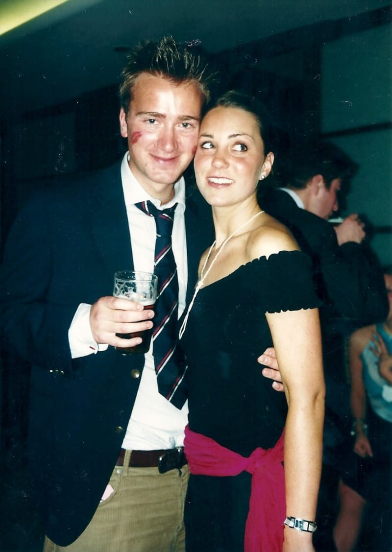 Kate se spolužákem Edem Gribbonem na studentské party v prvním ročníku univerzity