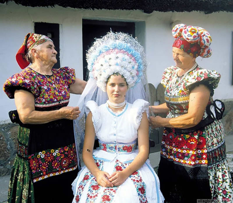 Maďarsko a tradiční svatební šaty