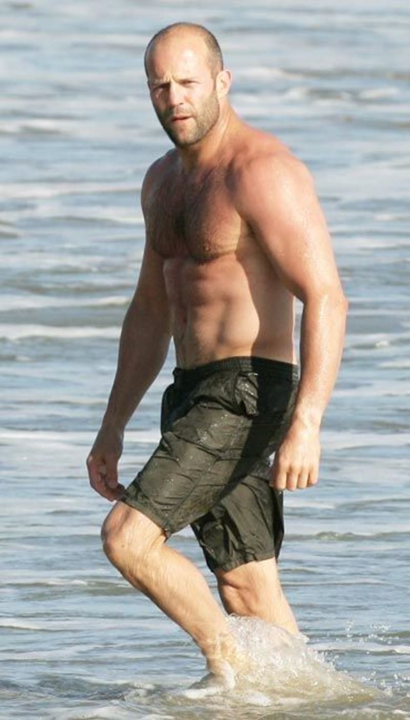 Akční hrdina předváděl své kousky na pláži v Malibu. To je pohled, co holky?