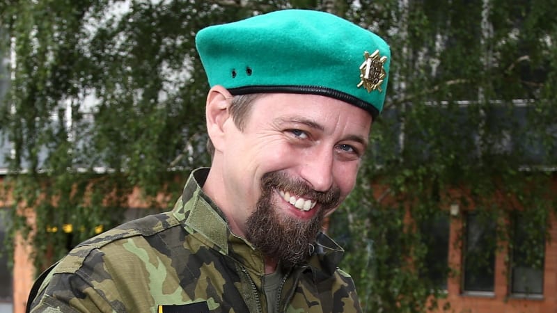 Jan Dolanský natáčí nový seriál televize Prima z vojenského prostředí.
