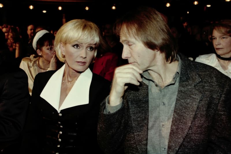 Helena Vondráčková a její bratr Jiří Vondráček na archivním snímku
