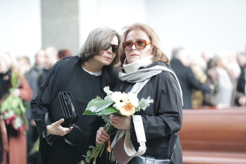 Sestry Libuše a Miroslava Šafránkovy na pohřbu Stanislava Zindulky (2019)