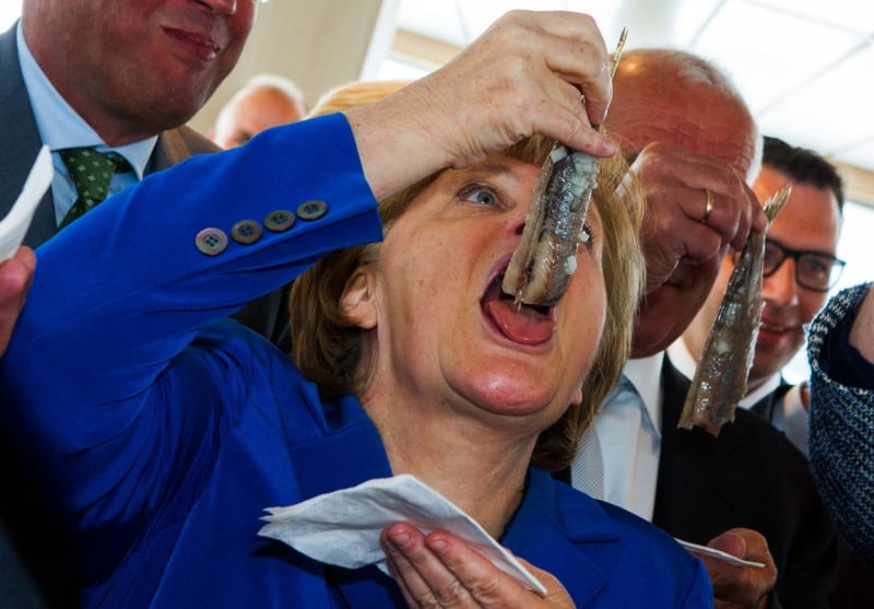 Merkelovou proslavila její schopnost držet jazyk za zuby. Než něco řekla, dvakrát si to promyslela