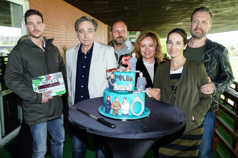 Slavnostnímu dortu dominovaly postavy herců.