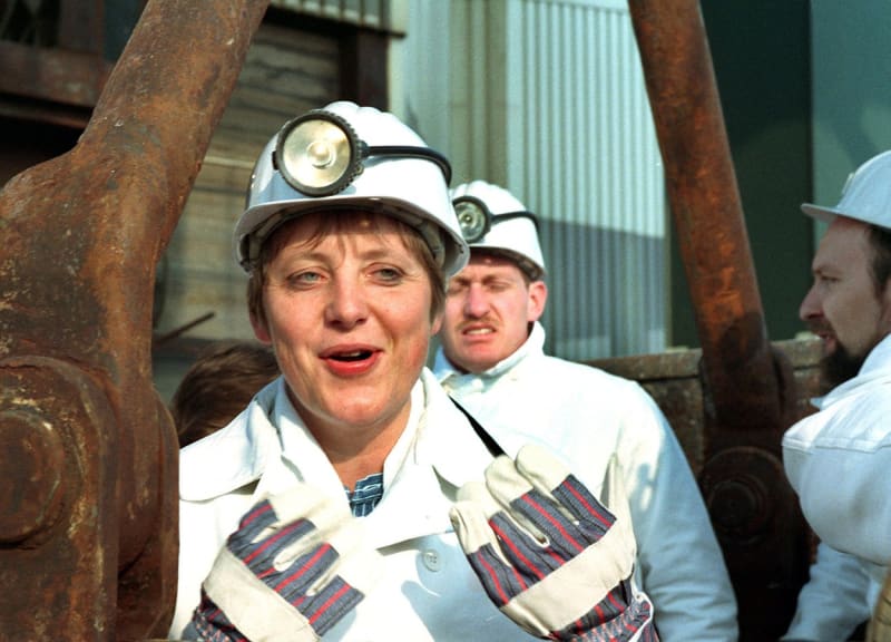 Angela Merkelová byla dlouholetou oblíbenkyní a chráněnkyní kancléře Helmuta Kohla