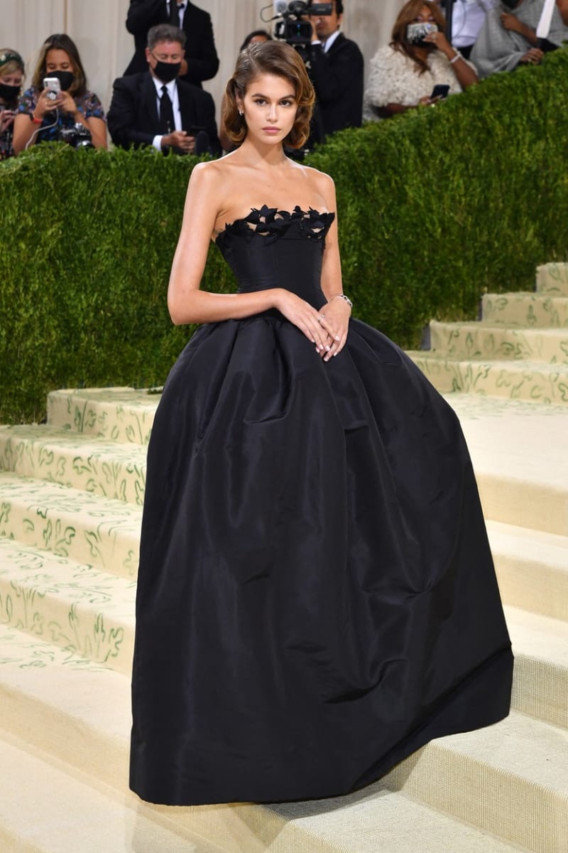 Dcera Cindy Crowford, modelka Kia Geber, oblékla krásné šaty od Oscar de la Renta