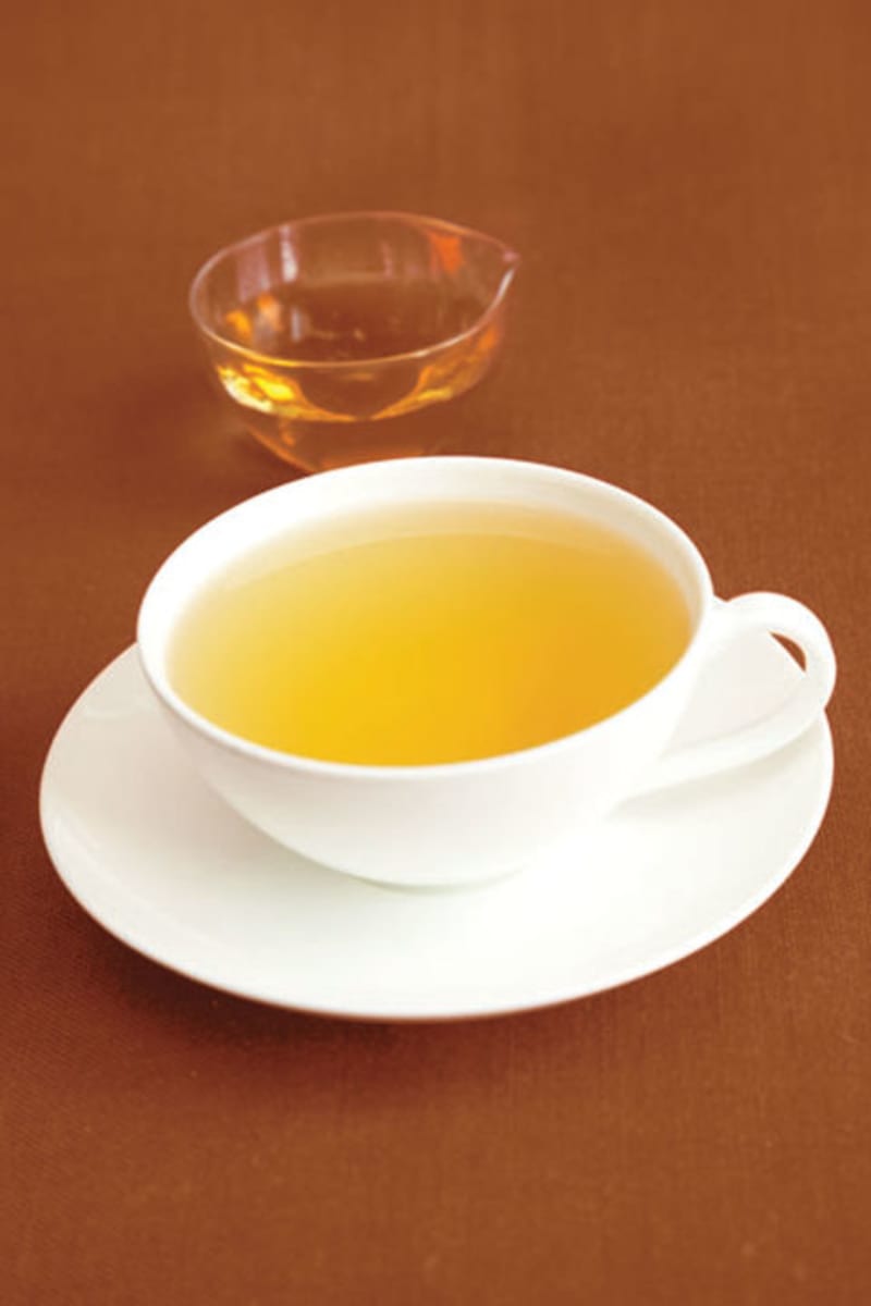 šálek čaje se lžící medu 65 kcal