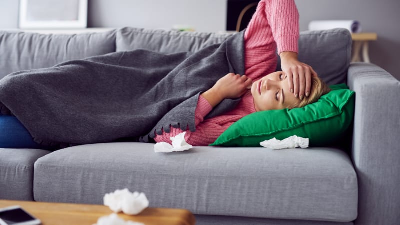 10 mýtů o chřipce: Opravdu víte, jak se nenakazit a jak ji léčit?