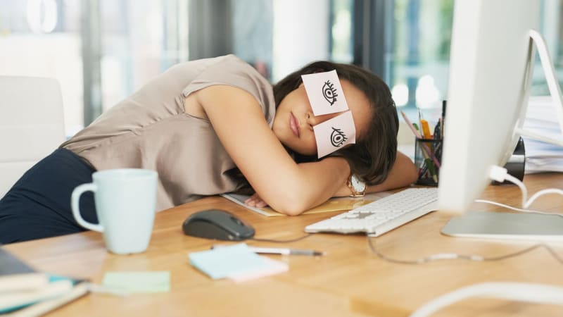 Jak překonat polední ospalost v zaměstnání