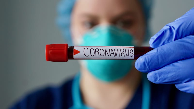 Koronavirus: 12 mýtů, které o něm kolují a zbytečně vyvolávají paniku