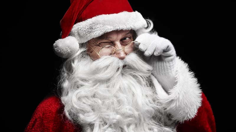 Muži se nelíbají jen v norské pohádce o Popelce. V nové vánoční reklamě má přítele i Santa Claus!