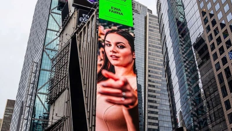 Ewa Farna a její Tělo na Times Square: To pohladí po egu! Co jí vzkázala Tereza Ramba?