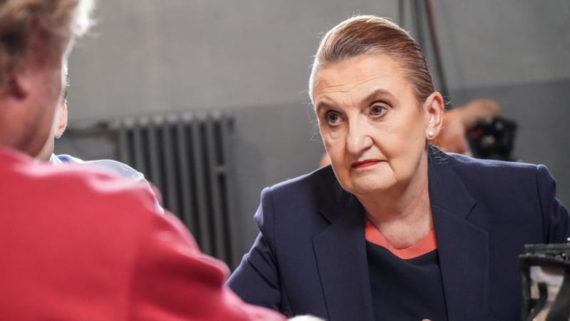 Exkluzivní ukázka: Eva Holubová dá v seriálu Slunečná slušnou facku. Komu?