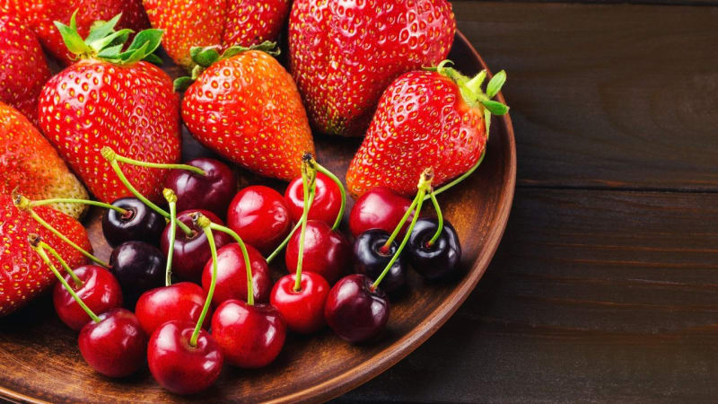 Třešně a jahody mají sezonu! Jakou službu prokazují vašemu tělu?
