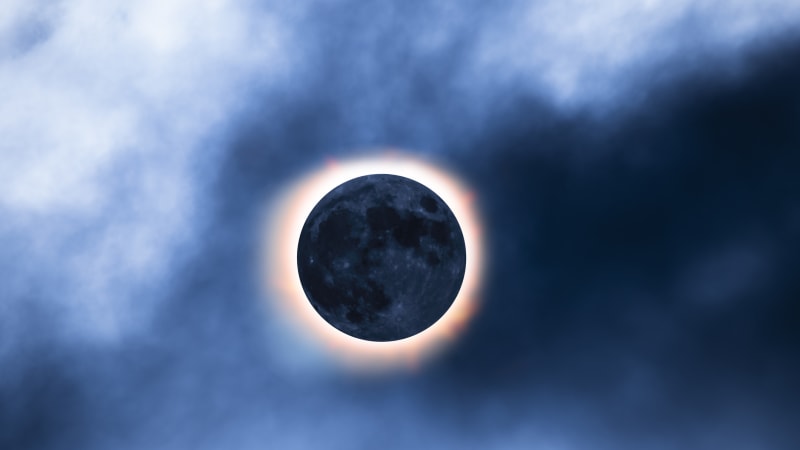 Blíží se poslední letošní novoluní spojené se zatměním Slunce. Jak nás může ovlivnit?