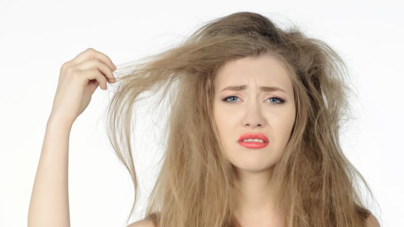 4 překvapivé způsoby, jak může stres ničit vaše vlasy