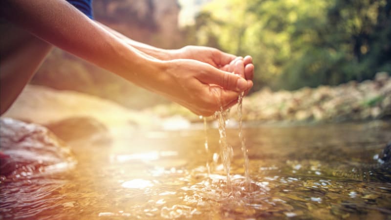 Magie vody: Naučte se čarovat s prameny, studánkami a jinými vodními toky
