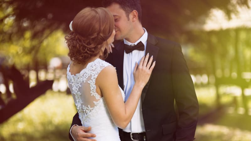 Vdáváte se letos? Pozor na chyby při oblékání ženicha