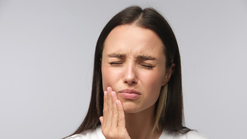 Trápí vás citlivé zuby? Záleží na jídelníčku, technice čištění i hladině hormonů