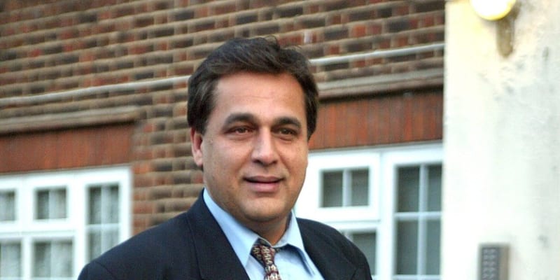 Pákistánský chirurg Hasnat Khan. Fotografie pochází z roku 2004