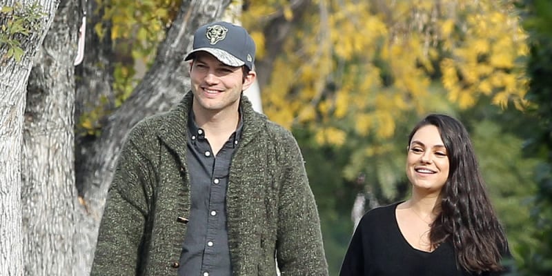 Ashton Kutcher vyrostl do výšky 189 cm, jeho žena Mila Kunis jen do 163 cm.
