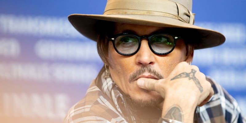 Johnny Depp je znám především rolí ve filmu Piráti z Karibiku.
