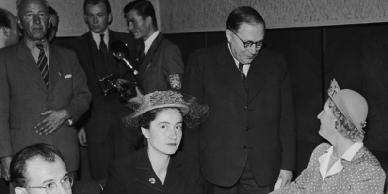 Gustáv Husák s první ženou Magdou Lokvencovou (uprostřed) při setkání s Hanou Benešovou (vpravo)