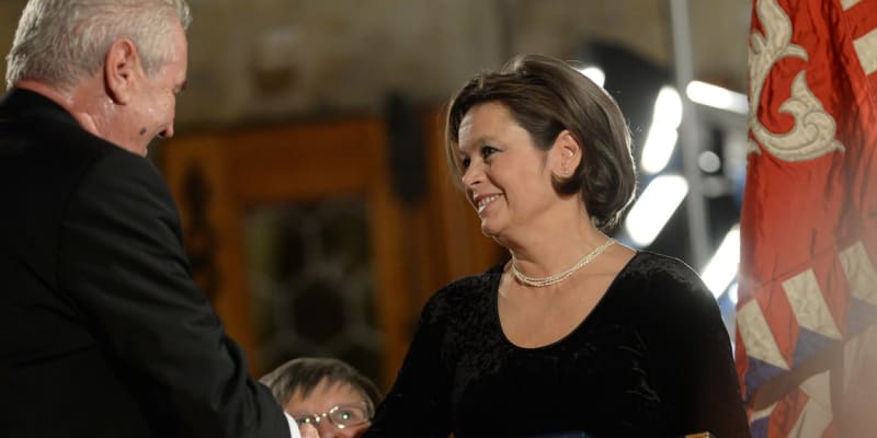 Libuše Šafránková získala v roce 2015 prezidentskou medaili Za zásluhy. Ocenění za ni přebírala sestra Mirka.