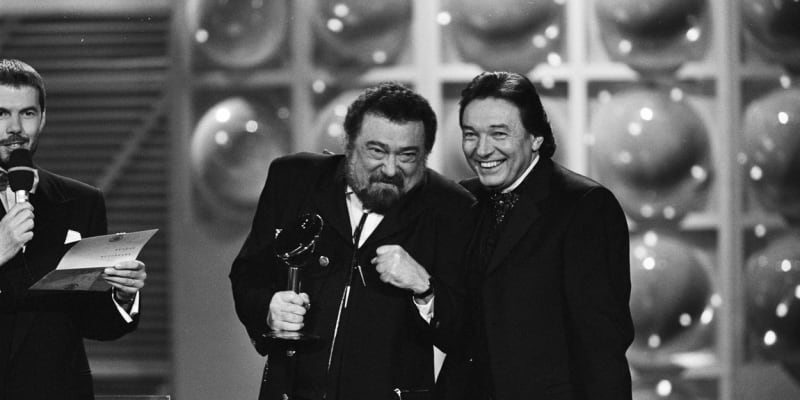 Karel Gott a Waldemar Matuška patřili k nejoblíbenějším českým zpěvákům. 