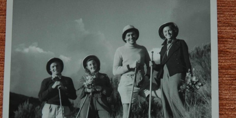 Zikmund, Hanzelka a Helena Šťastná, která s nimi v roce 1948 jako druhá Češka vystoupila na vrchol Kilimandžára