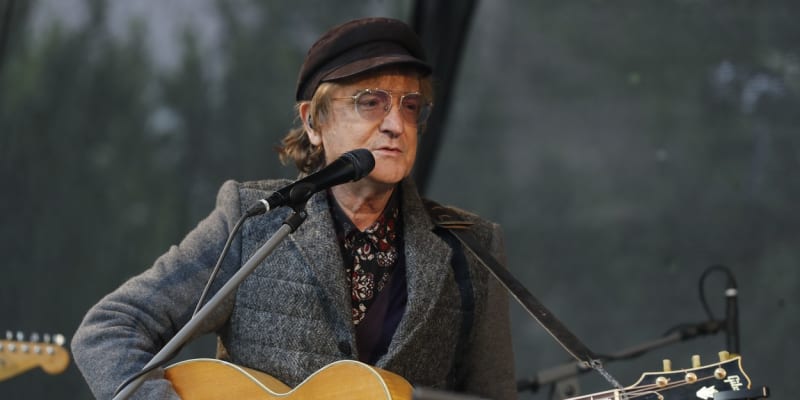 Legendární zpěvák Miro Žbirka zemřel krátce po svých 69. narozeninách.