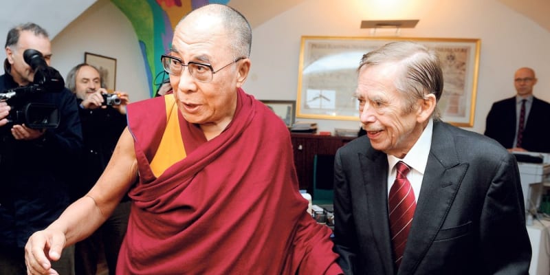 Dalajlama s Václavem Havlem byli přátelé. Proto si bývalý prezident schůzku vymínil. Týden nato zemřel.
