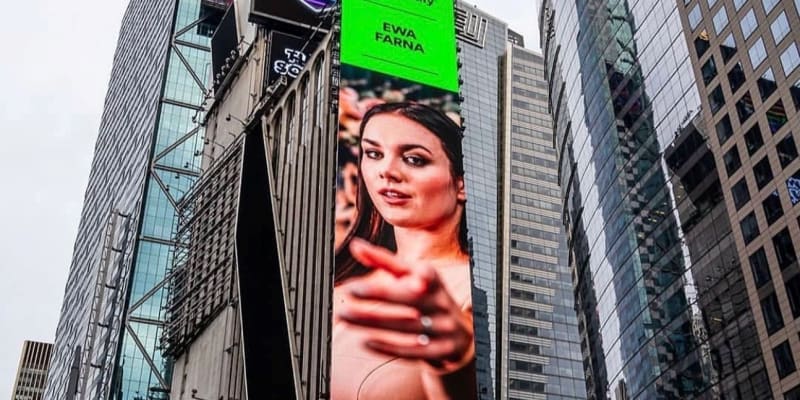 Ewa Farna a její Tělo na Times Square