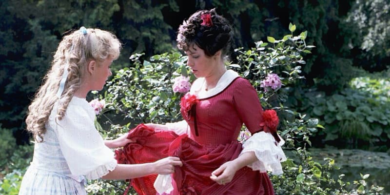 Monika Stará jako princezna Adélka a Dana Bartůňková v roli princezny Angelíny v pohádce S čerty nejsou žerty.