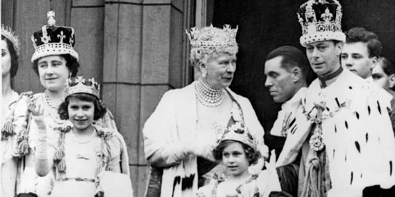 Alžběta a Margaret během korunovace svého otce.
