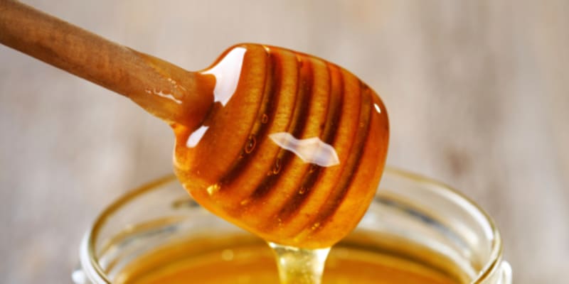 Med dokáže účinně tlumit dráždivý kašel.