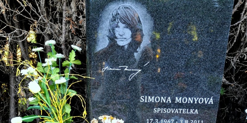 Simona Monyová. Její život vyhasl přesně před dvanácti lety. 3. 8. 2011. Bylo jí čtyřiačtyřicet let.
