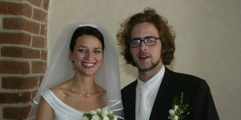Jejím prvním manželem byl Ondřej Brousek, kterého si vzala v roce 2002 a má s ním dceru Nelu