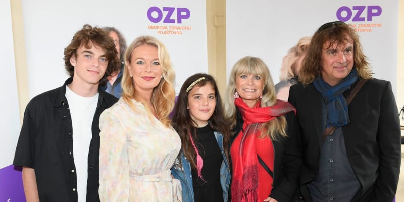 Herečka Lucie Benešová s rodinou.