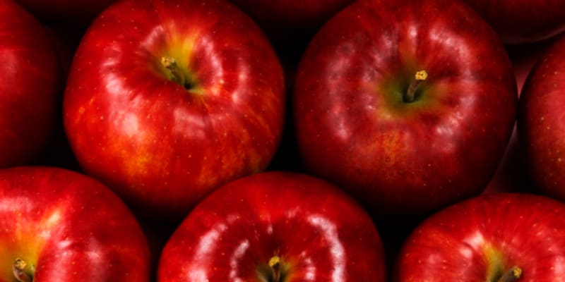 Jablka jsou zdrojem složených sacharidů.