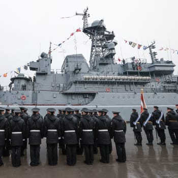 Ruská vojenská loď Azov v sevastopolském přístavu na anektovaném Krymu