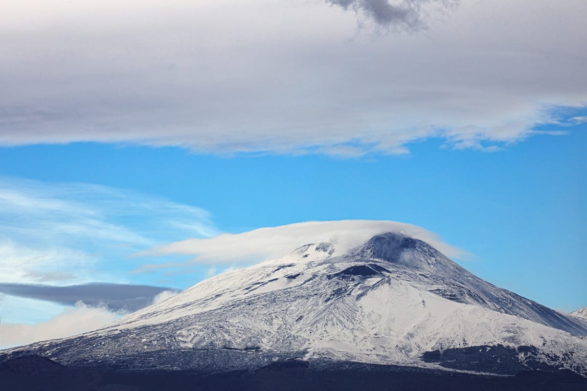 Sicilská sopka Etna byla ještě před měsícem v klidu.